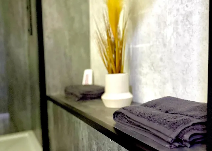 1-bed - Sleeps 2 Wifi &