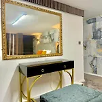1-bed - Sleeps 2 Wifi & *