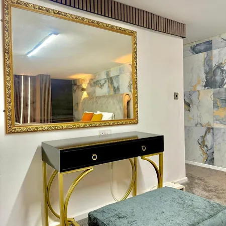 1-bed - Sleeps 2 Wifi & *