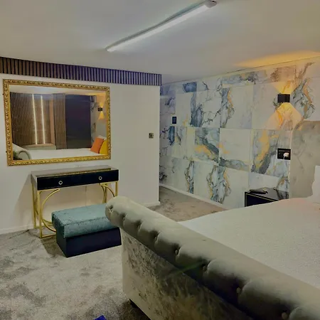 1-bed - Sleeps 2 Wifi & דירה